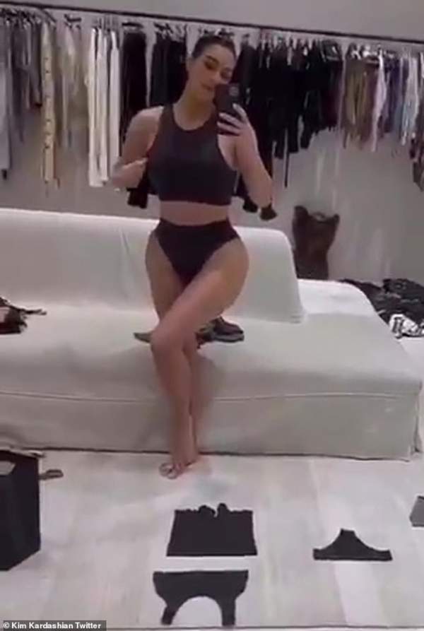 Kim Kardashian lại khoe dáng để quảng cáo quần áo 7