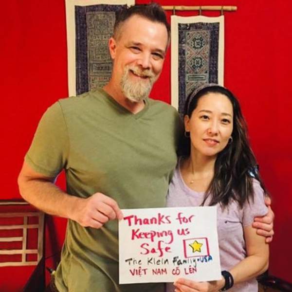 Thầy giáo người Anh hiến máu, cổ vũ Việt Nam chiến thắng đại dịch Covid-19
