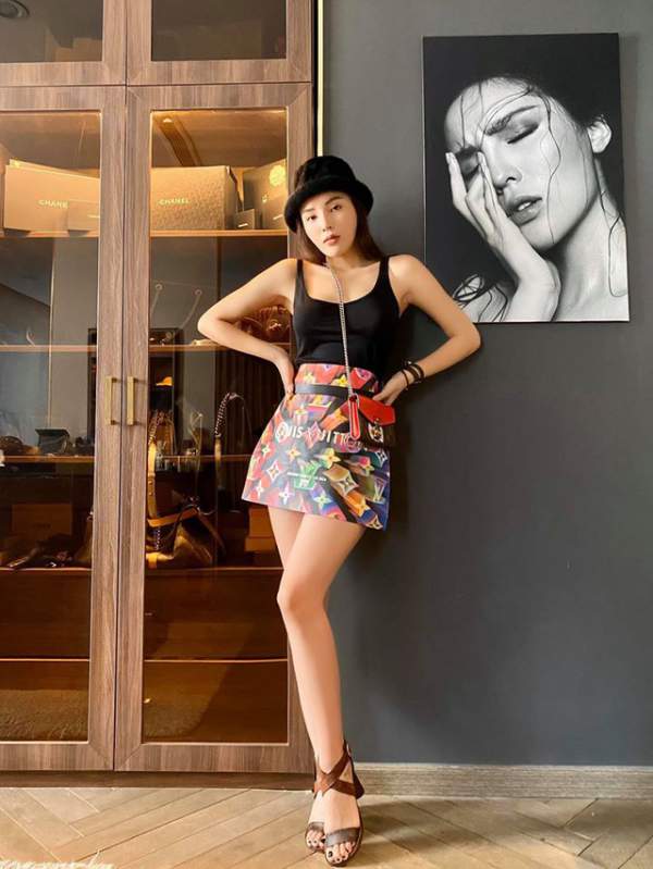 Hoa hậu Khánh Vân thể hiện tài năng hội họa 19