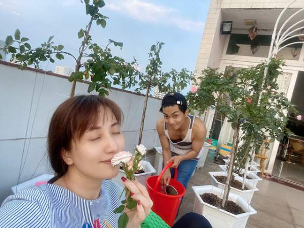 Ngắm khu vườn ngập hoa hồng trên ban công của Khánh Thi- Phan Hiển 4