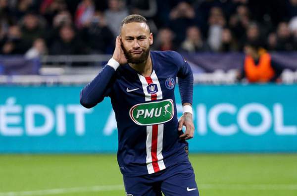 Paris Saint Germain tăng lương khủng để giữ chân Neymar