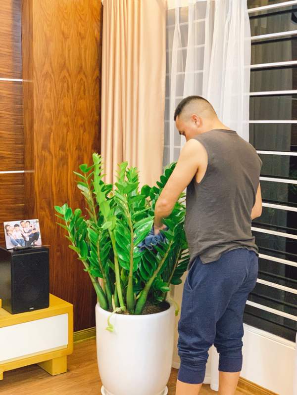 Ngắm ban công đầy hoa trong căn hộ của vợ chồng MC Hoàng Linh 12