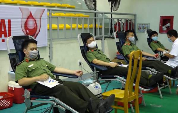 Hơn 500 chiến sỹ công an Quảng Bình tham gia hiến máu cứu người