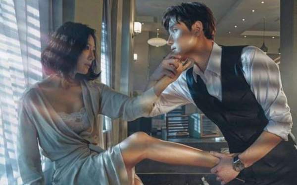 Kim Hee Ae: Nữ hoàng cảnh “nóng”, bà hoàng phim ngoại tình xứ Hàn