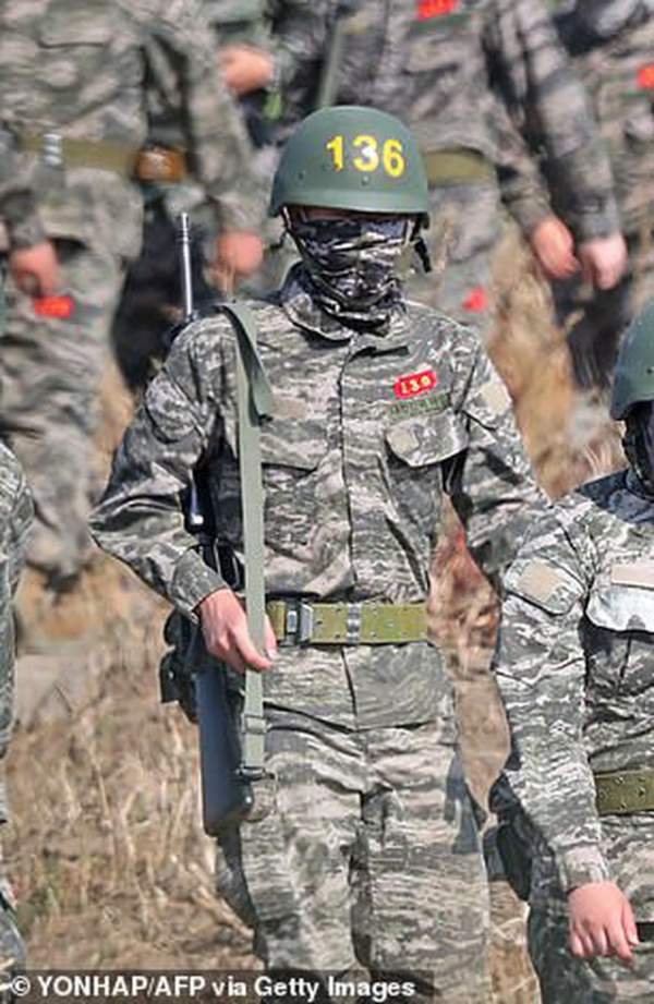 Son Heung Min cực ngầu khi mặc quân phục lính