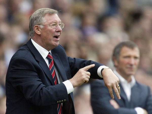 Man Utd của Sir Alex Ferguson bị tố “mua” trọng tài 2