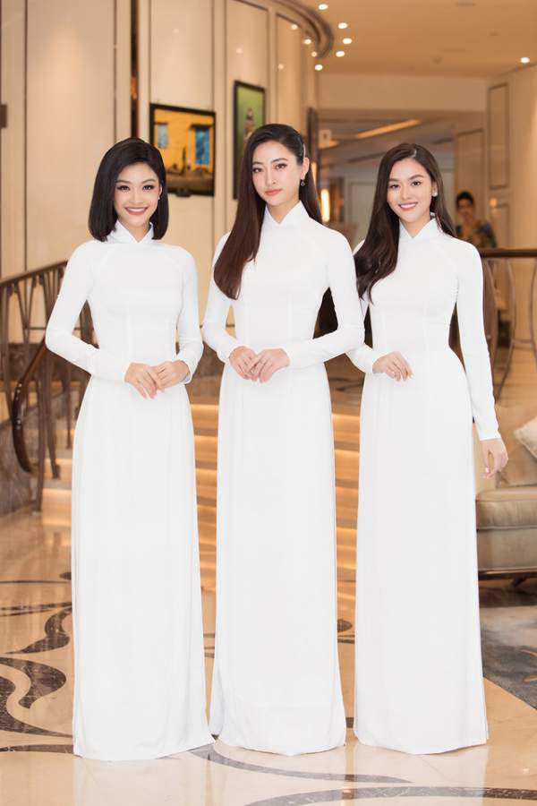 Hoa hậu Đỗ Mỹ Linh, Trần Tiểu Vy, Lương Thuỳ Linh đọ dáng với áo dài trắng 6