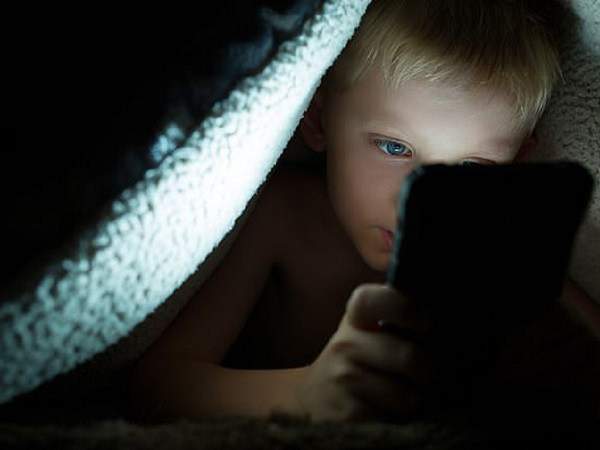 3 triệu trẻ em VN mắc tật khúc xạ, sử dụng quá nhiều iPad, điện thoại là một nguyên nhân 4