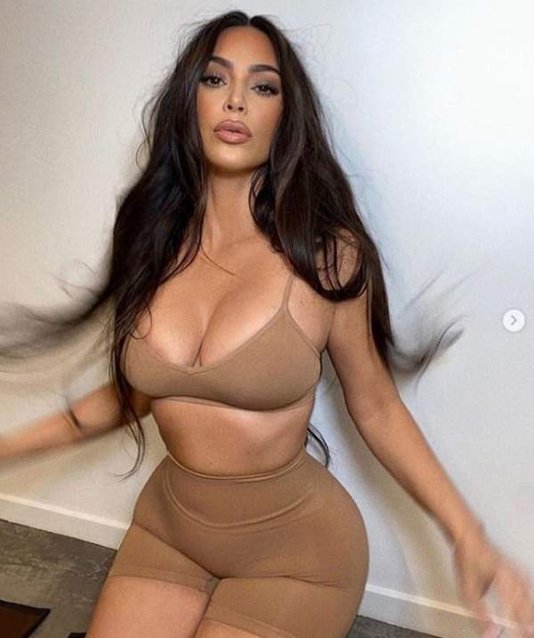 Kim Kardashian vẫn quyến rũ ở tuổi 40 2