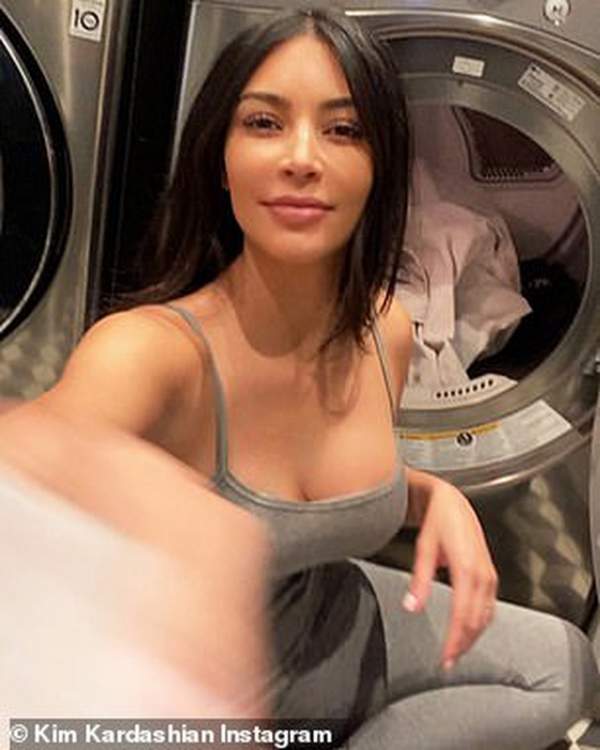 Kim Kardashian vẫn quyến rũ ở tuổi 40 7