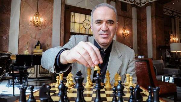 Kiện tướng cờ vua Nga mất việc vì AI