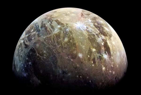 Bí ẩn "mặt trăng nam châm" to hơn hành tinh, nhìn thấy từ Trái đất 2