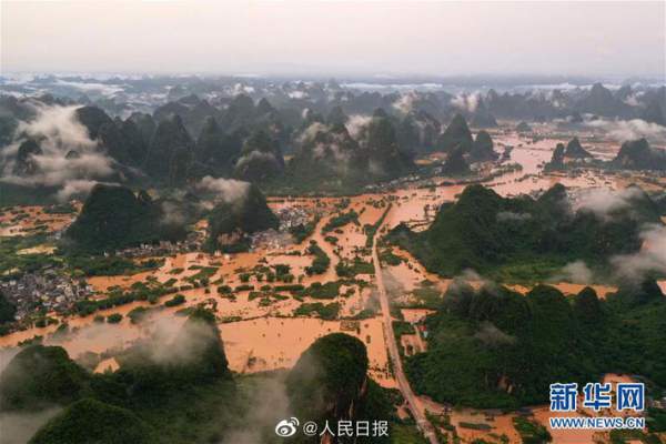 Những hình ảnh đáng sợ về cơn "đại hồng thủy" ở miền Nam Trung Quốc 13