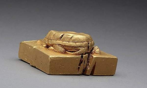 Các nhà khảo cổ phát hiện ấn triện bằng vàng nặng gần 8kg 2