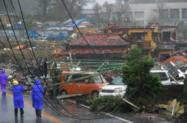 Hình ảnh kinh hoàng khi siêu bão Hagibis xé toạc nhà cửa, làm nhiều người chết 11