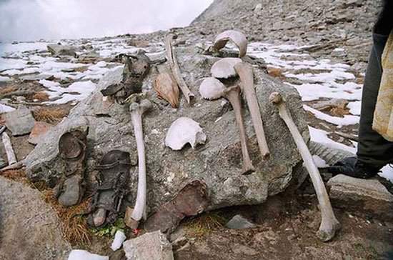 Bí ẩn hồ xương người khổng lồ trên đỉnh Himalaya 3