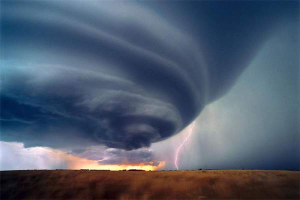 Những cơn bão mang năng lượng mạnh nhất hành tinh 7