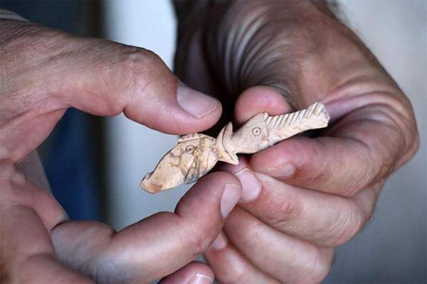 Phát hiện hàng loạt đồ tạo tác từ xương dê 2.500 năm tuổi 2