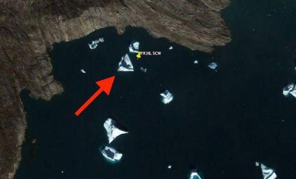 Hình ảnh nghi là tàu của người ngoài hành tinh ngoài khơi bờ biển Greenland