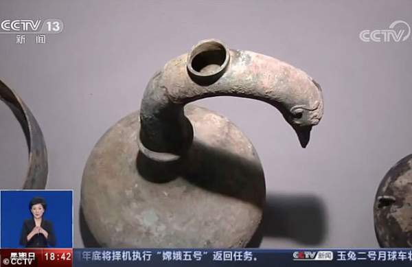 Trung Quốc Xác định được chất lỏng bí ẩn trong chiếc bình 2.000 năm tìm thấy ở mộ cổ 2