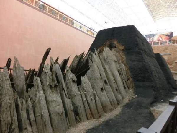 Mở quan tài bằng gỗ 1.000 năm tuổi, nhà khảo cổ bất ngờ khi nhìn vào bên trong 5