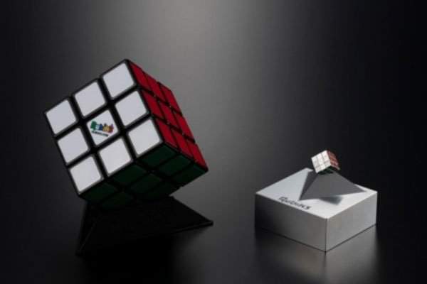 Người Nhật tạo ra khối rubic nhỏ nhất thế giới chưa đến 1cm 2