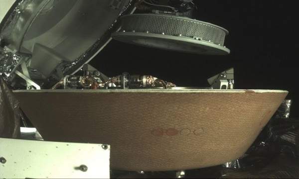 Tàu NASA cất thành công mẫu đá tiểu hành tinh 1
