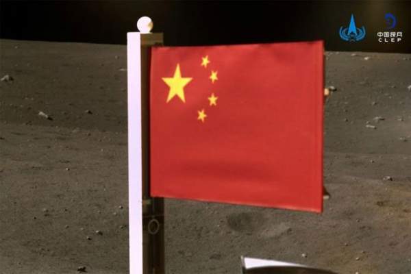 Trung Quốc trở thành nước thứ 2 sau Mỹ cắm cờ trên Mặt trăng