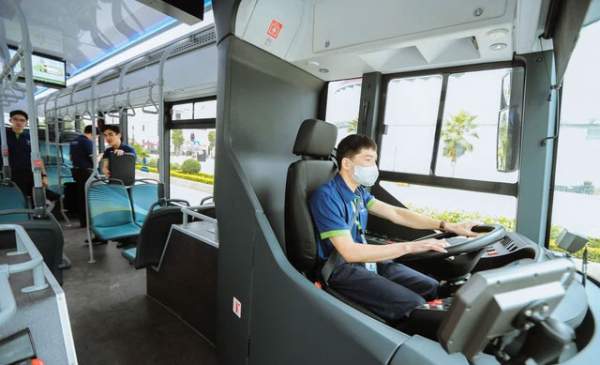 Review siêu chân thật tuyến xe buýt điện đầu tiên tại Hà Nội 11