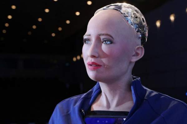 Robot Sophia sắp đấu giá các tác phẩm nghệ thuật đầu tiên