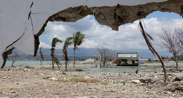 Cận cảnh động đất ở Indonesia, hơn 600 người thương vong 1