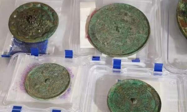 Phát hiện hơn 80 chiếc gương đồng trong mộ cổ nhà Hán 1