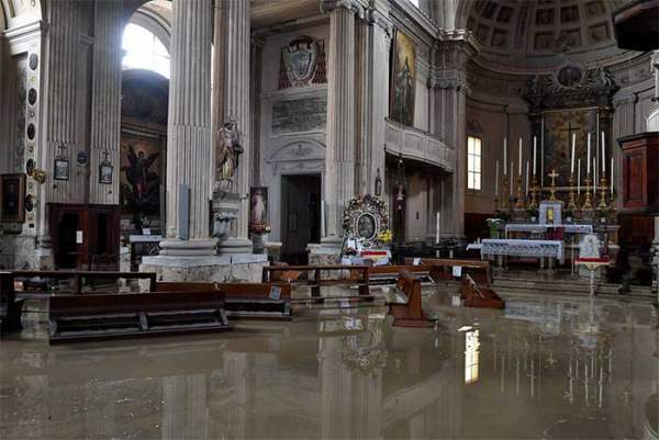 Lũ lụt chưa từng có trong 100 năm càn quét miền Bắc Italy 6