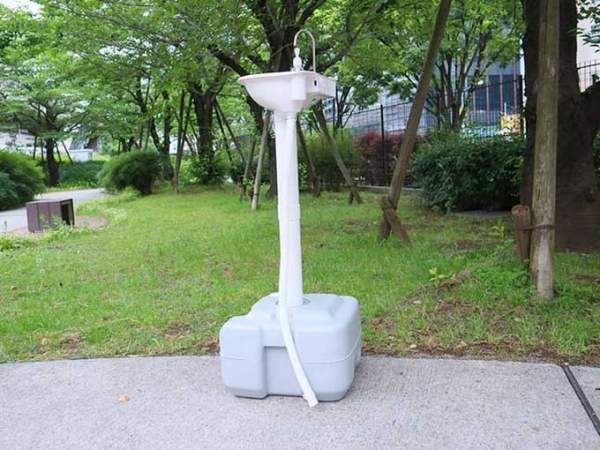Người Nhật phát minh bồn rửa di động có thể mang theo mọi nơi 1