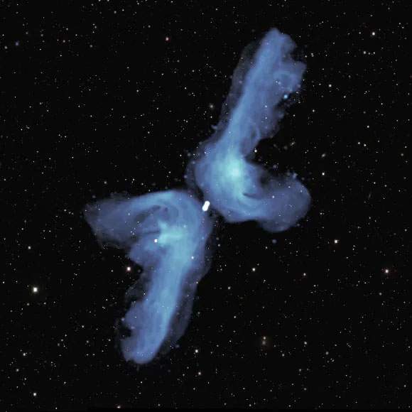 NASA phát hiện cấu trúc giống như cây thánh giá ở giữa thiên hà 4