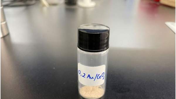 Thạc sĩ chế tạo xúc tác nano vàng khử chất độc trong nước thải 2
