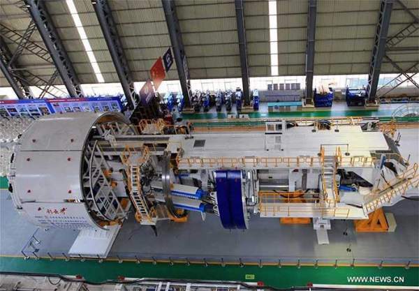 Trung Quốc chế tạo "siêu cỗ máy" bất bại: Nặng 1900 tấn, có khả năng đào 350m xuống lòng đất chỉ trong 1 tháng 2