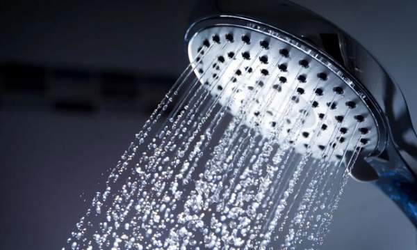 Nguyên nhân khiến CDC Mỹ khuyên người dân không tắm trong mưa dông 2
