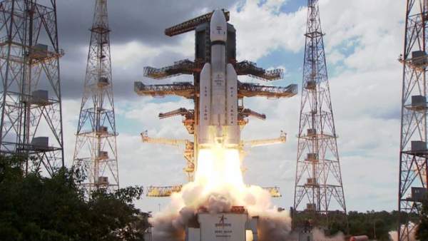 Ấn Độ phóng thành công sứ mệnh Mặt trăng lịch sử 1