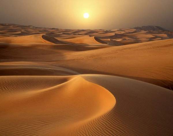 Có gì bên dưới lớp cát sa mạc?