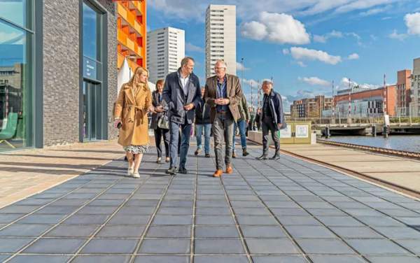 Hà Lan thí điểm tuyến phố đi bộ năng lượng mặt trời