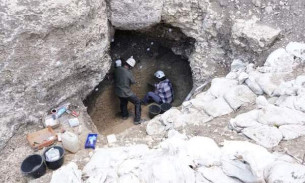 Tìm thấy lối vào hang động kỷ băng hà chưa ai bước vào 16.000 năm