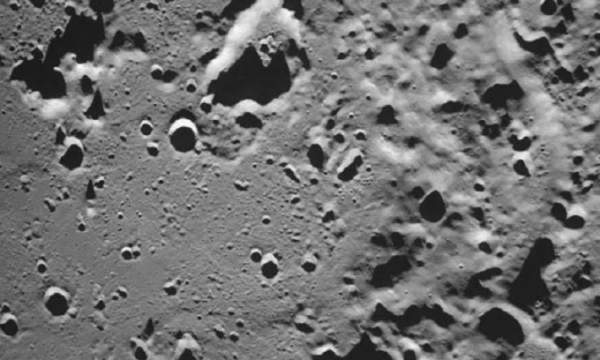 Tàu vũ trụ Luna-25 của Nga đâm xuống Mặt trăng 1