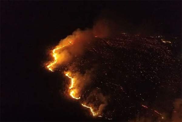 Chùm ảnh biển lửa tại "thiên đường" Hawaii khiến 270 tòa nhà bị thiêu rụi, 53 người chết 2