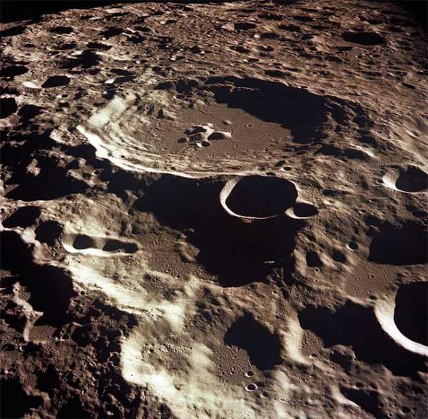 Tàu Trung Quốc xác định “thế giới ngầm” khó tin trong Mặt trăng 1