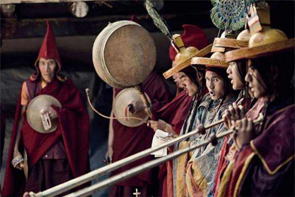 Kỳ lạ bộ tộc ở Tây Tạng: Khi các anh em trai lấy chung vợ 1