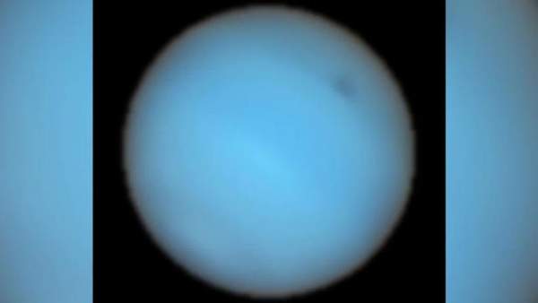Điểm tối bí ẩn trong khí quyển của sao Hải Vương 1