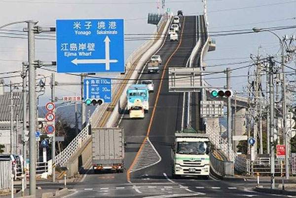 Chi hơn 4,8 nghìn tỷ xây cầu, Nhật Bản khiến thế giới ngỡ ngàng với công trình "dốc đứng lên trời" độc nhất vô nhị 4