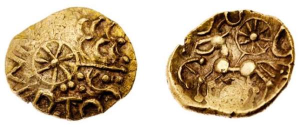 Tìm thấy đồng tiền vàng quý hiếm 2.100 tuổi ở Anh