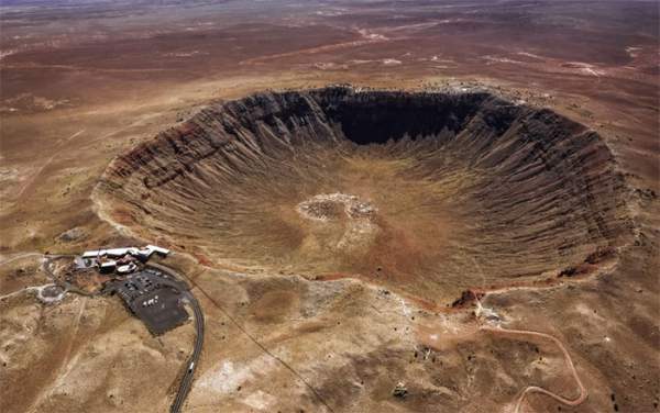 Khám phá nơi ẩn giấu miệng núi lửa va chạm lớn nhất và lâu đời nhất thế giới? 1